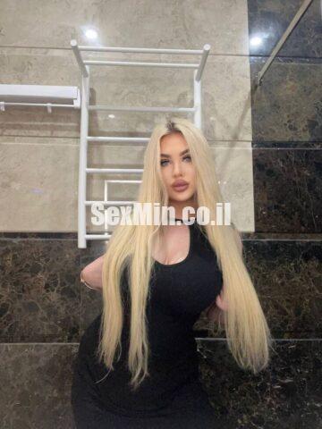 בירושלים – בחורה עוצרת נשימה
