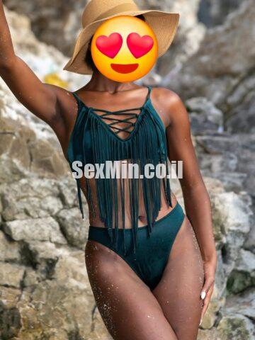 בתל אביב- בחורה מבינה עניין