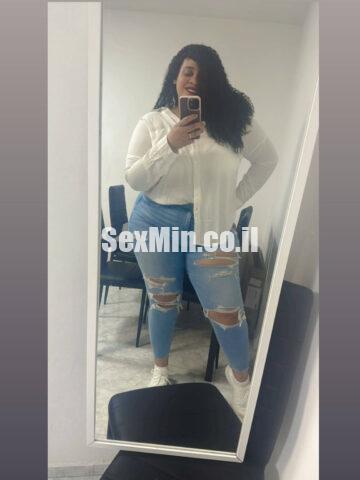 פאולה- תל אביב-תיירת מספרד מלאה במקומות הנכונים